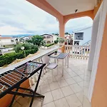 Melani Apartamento Vir
