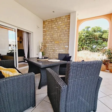 Melani Apartamento Vir