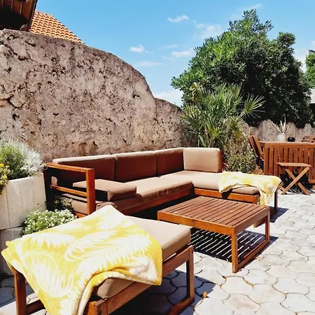 Melani Apartment