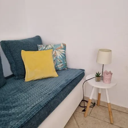 Melani Apartment Vir