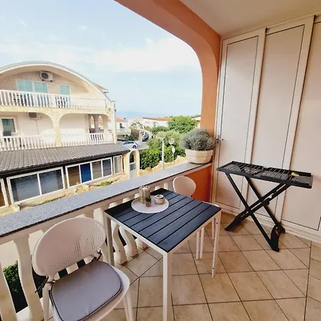 Melani Apartment Vir