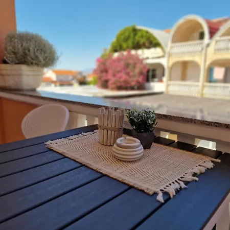 Apartment Melani Vir