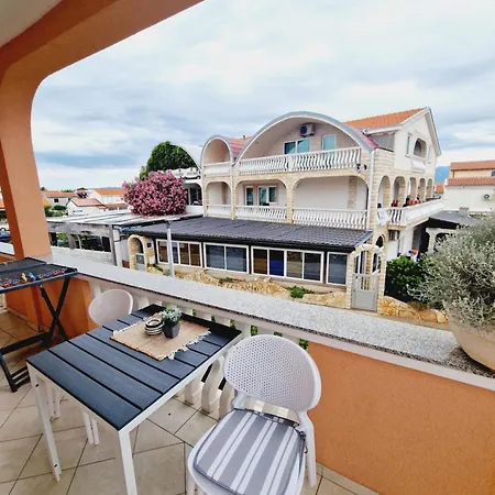Apartment Melani *