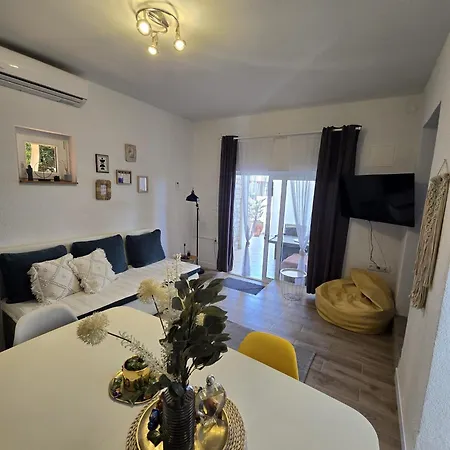 Apartment Melani Vir